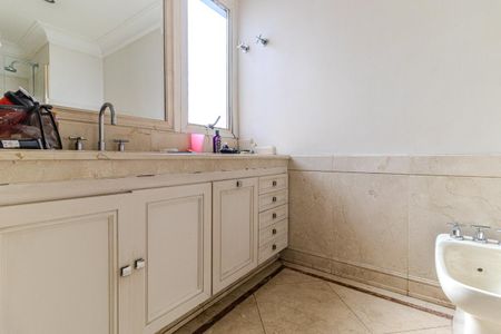 Apartamento à venda com 420m², 4 quartos e 5 vagasBanheiro da Suíte 1