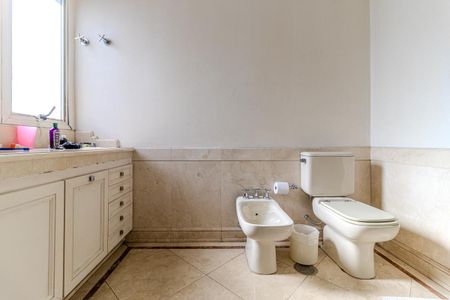 Apartamento à venda com 420m², 4 quartos e 5 vagasBanheiro da Suíte 1