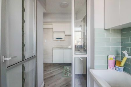 Apartamento para alugar com 55m², 2 quartos e 1 vaga Apartamento para alugar com 55m², 2 quartos e 1 vagaCozinha e Área de Serviço