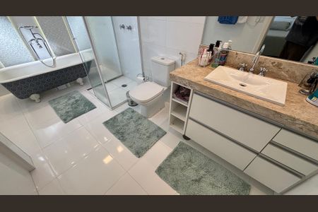 Casa à venda com 160m², 4 quartos e 3 vagasBanheiro da Suíte 1