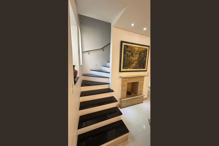 Casa à venda com 160m², 4 quartos e 3 vagasEscada