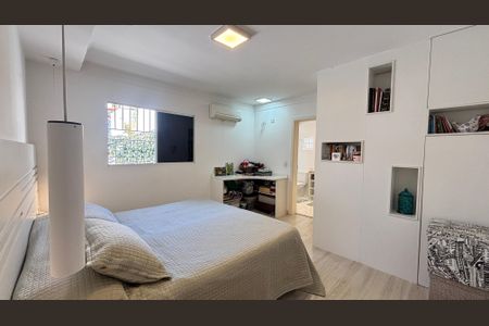 Casa à venda com 160m², 4 quartos e 3 vagasSuíte 1