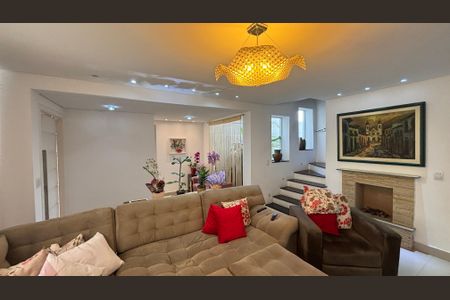 Casa à venda com 160m², 4 quartos e 3 vagasSala