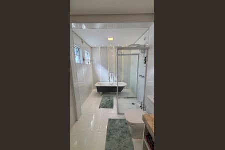 Casa à venda com 160m², 4 quartos e 3 vagasBanheiro da Suíte 1