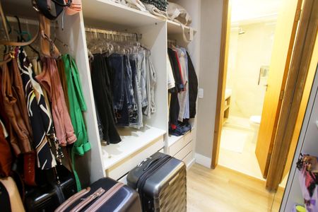 Apartamento à venda com 166m², 3 quartos e 2 vagasCloset da suíte 2