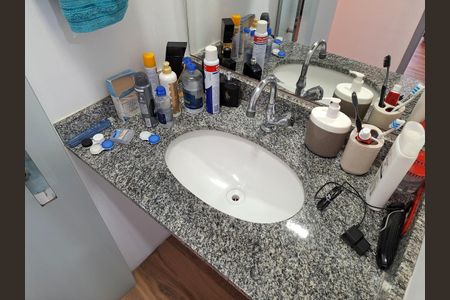 Apartamento à venda com 50m², 2 quartos e 1 vaga Apartamento à venda com 50m², 2 quartos e 1 vagaBanheiro
