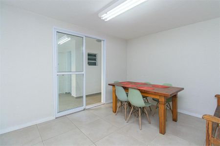 Casa à venda com 102m², 2 quartos e 1 vaga