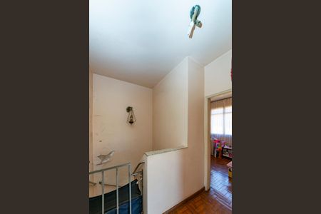 Casa de condomínio à venda com 91m², 4 quartos e 1 vagaEscada