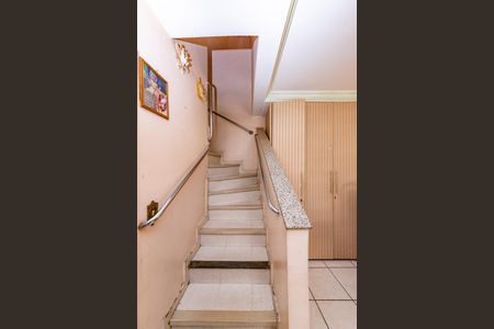 Casa de condomínio à venda com 91m², 4 quartos e 1 vagaEscada