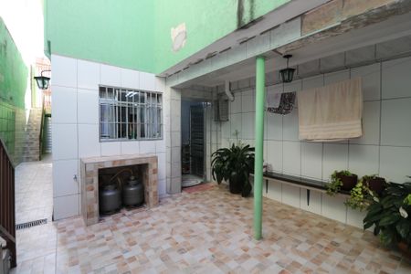 Casa à venda com 140m², 2 quartos e 2 vagasQuintal