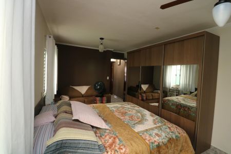 Casa à venda com 140m², 2 quartos e 2 vagasSuíte