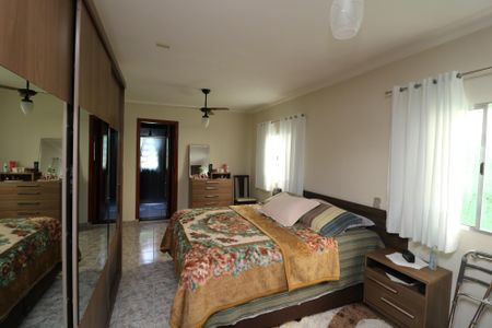 Casa à venda com 140m², 2 quartos e 2 vagasSuíte