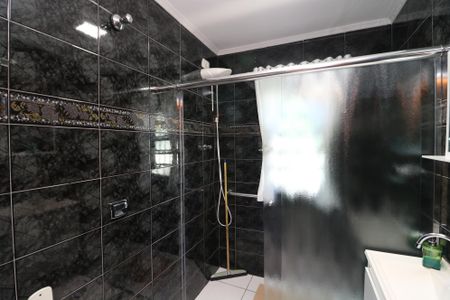 Casa à venda com 140m², 2 quartos e 2 vagasBanheiro da Suíte