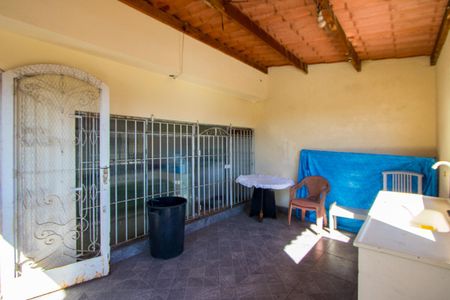 Casa à venda com 209m², 3 quartos e 2 vagas Casa à venda com 209m², 3 quartos e 2 vagasSalão