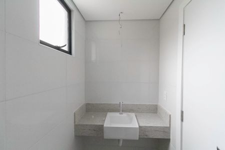 Apartamento à venda com 65m², 2 quartos e 2 vagasBanheiro da suíte 2