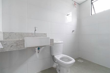 Apartamento à venda com 65m², 2 quartos e 2 vagasBanheiro da suíte 1