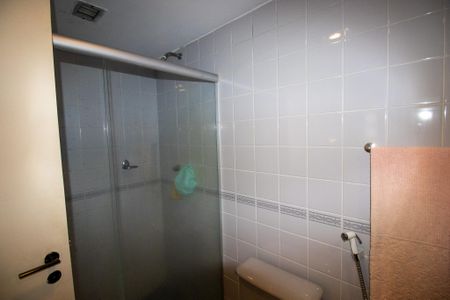 Apartamento à venda com 68m², 2 quartos e 2 vagasBanheiro da Suíte