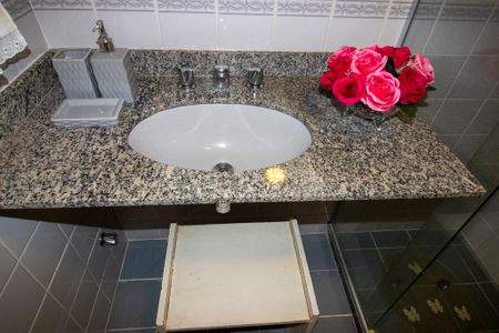 Apartamento à venda com 68m², 2 quartos e 2 vagasBanheiro Social