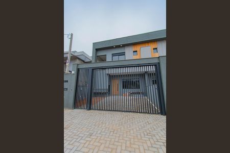 Casa à venda com 118m², 3 quartos e 2 vagas Casa à venda com 118m², 3 quartos e 2 vagasFachada
