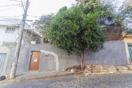 Casa à venda com 351m², 2 quartos e sem vagaFachada