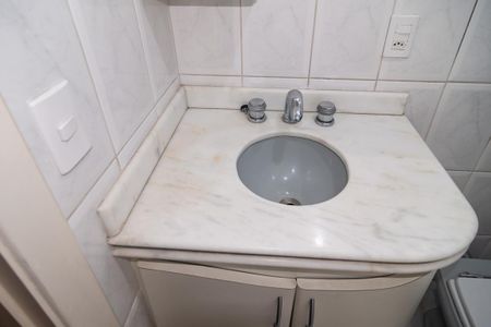 Apartamento à venda com 99m², 3 quartos e 2 vagas Apartamento à venda com 99m², 3 quartos e 2 vagasBanheiro