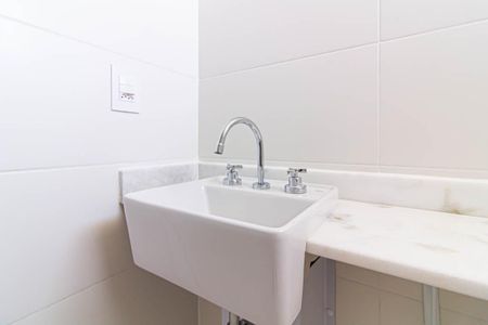 Apartamento à venda com 78m², 2 quartos e 1 vaga Apartamento à venda com 78m², 2 quartos e 1 vagaBanheiro da Suíte 2