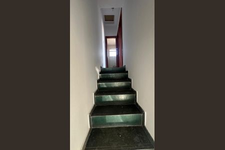 Casa à venda com 69m², 2 quartos e 1 vagaEscadas