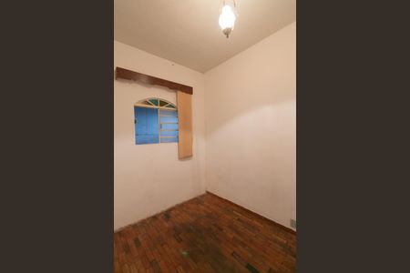 Casa à venda com 290m², 5 quartos e 4 vagas Casa à venda com 290m², 5 quartos e 4 vagasQuarto 4