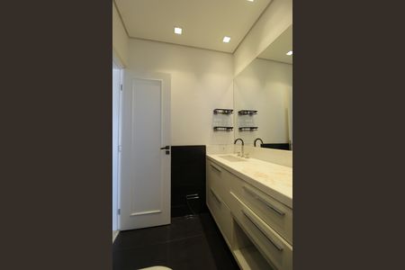 Apartamento à venda com 140m², 1 quarto e 2 vagasBanheiro da Suíte