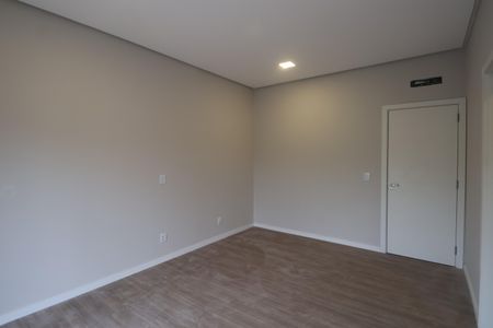 Casa à venda com 142m², 3 quartos e 2 vagasSuíte