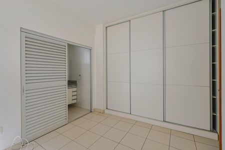 Apartamento à venda com 140m², 3 quartos e 2 vagas Apartamento à venda com 140m², 3 quartos e 2 vagasSuíte