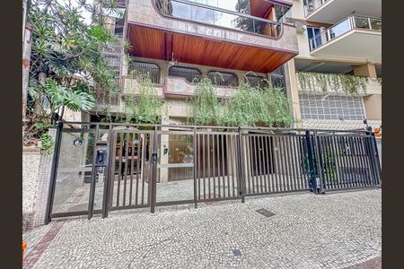Apartamento à venda com 139m², 3 quartos e 2 vagas Apartamento à venda com 139m², 3 quartos e 2 vagasFachada