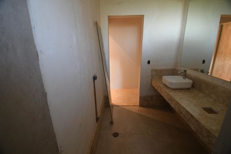 Casa à venda com 630m², 4 quartos e 8 vagasBanheiro das Semi Suites