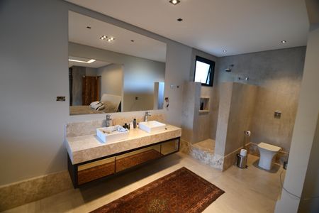 Casa à venda com 630m², 4 quartos e 8 vagasBanheiro da Suite 2