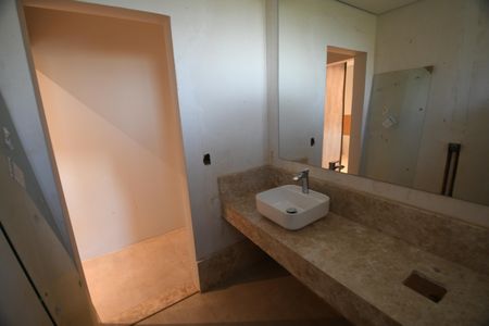 Casa à venda com 630m², 4 quartos e 8 vagasBanheiro das Semi Suites