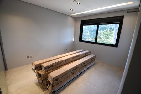 Casa à venda com 630m², 4 quartos e 8 vagasSemi Suite 2 