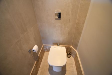 Casa à venda com 630m², 4 quartos e 8 vagasBanheiro da Suite 2