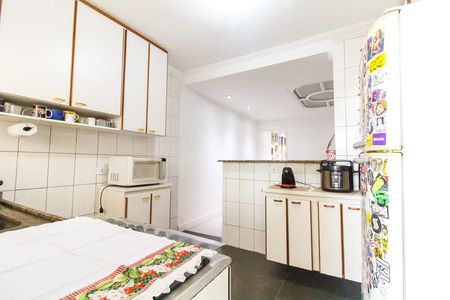 Cozinha de casa de condomínio à venda com 3 quartos, 125m² em Vila Carmosina, São Paulo