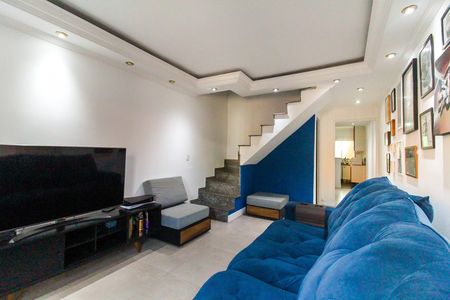 Sala de casa de condomínio à venda com 3 quartos, 125m² em Vila Carmosina, São Paulo