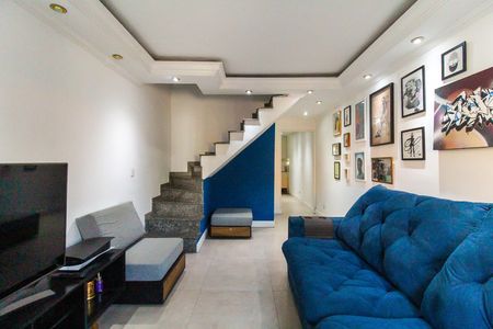 Sala de casa de condomínio à venda com 3 quartos, 125m² em Vila Carmosina, São Paulo