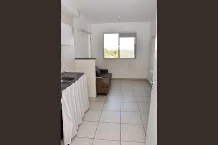 Apartamento para alugar com 38m², 2 quartos e sem vaga Apartamento para alugar com 38m², 2 quartos e sem vagaCozinha e Área de Serviço