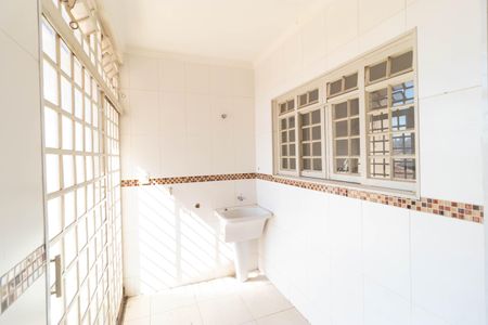 Casa à venda com 311m², 6 quartos e 6 vagas Casa à venda com 311m², 6 quartos e 6 vagasÁrea de Serviço