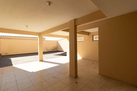 Casa à venda com 311m², 6 quartos e 6 vagas Casa à venda com 311m², 6 quartos e 6 vagasÁrea comum
