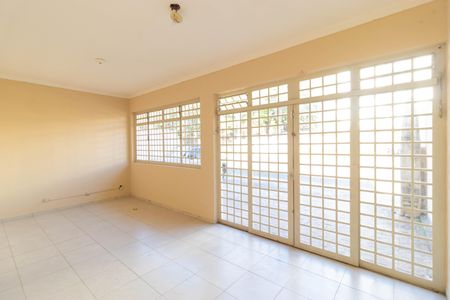 Casa à venda com 311m², 6 quartos e 6 vagas Casa à venda com 311m², 6 quartos e 6 vagasSala 01