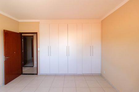 Casa à venda com 311m², 6 quartos e 6 vagas Casa à venda com 311m², 6 quartos e 6 vagasQuarto 04