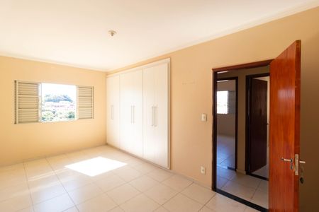 Casa à venda com 311m², 6 quartos e 6 vagas Casa à venda com 311m², 6 quartos e 6 vagasSuíte 06