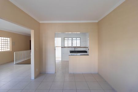 Casa à venda com 311m², 6 quartos e 6 vagas Casa à venda com 311m², 6 quartos e 6 vagasCopa