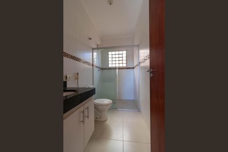 Casa à venda com 311m², 6 quartos e 6 vagas Casa à venda com 311m², 6 quartos e 6 vagasBanheiro da Suíte 06