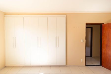 Casa à venda com 311m², 6 quartos e 6 vagas Casa à venda com 311m², 6 quartos e 6 vagasSuíte 06