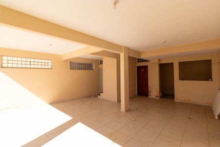 Casa à venda com 311m², 6 quartos e 6 vagas Casa à venda com 311m², 6 quartos e 6 vagasÁrea comum